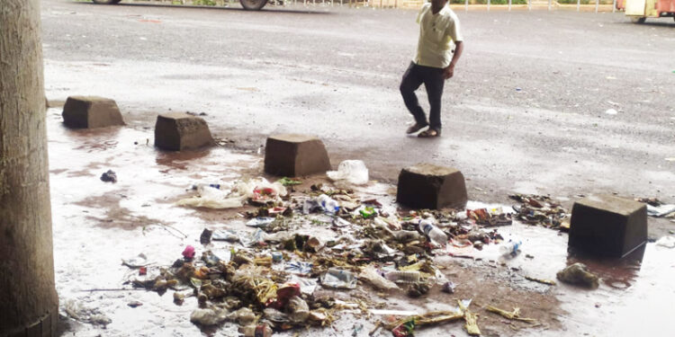 रोहा बसस्थानकात घाणीचे साम्राज्य