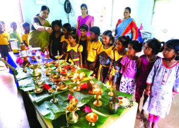 कुरुळमध्ये विविध प्रकारच्या दिव्यांचे प्रज्वलन