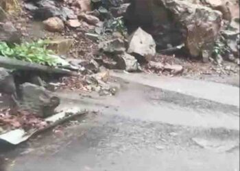 माथेरान नेरळ घाटरस्त्यातील दरड धोकादायक