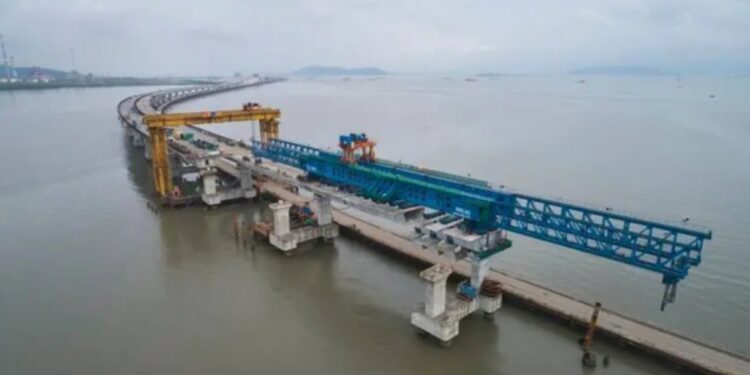 सागरी सेतू वर्षभरात वाहतुकीसाठी खुला