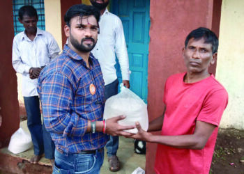 मनसेकडून शेतकर्‍यांना खतांचे वाटप