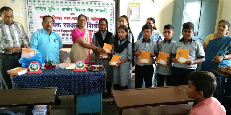 आर्थिक साक्षरता शिबिरास विद्यार्थ्यांचा उत्स्फूर्त प्रतिसाद