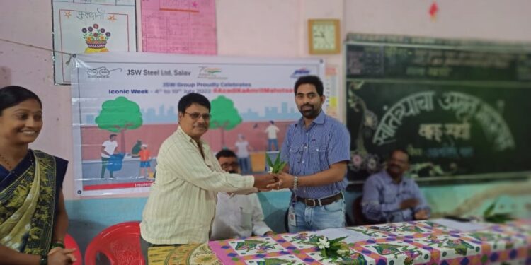 वक्तृत्व स्पर्धेत सानवी मांडळेकर प्रथम