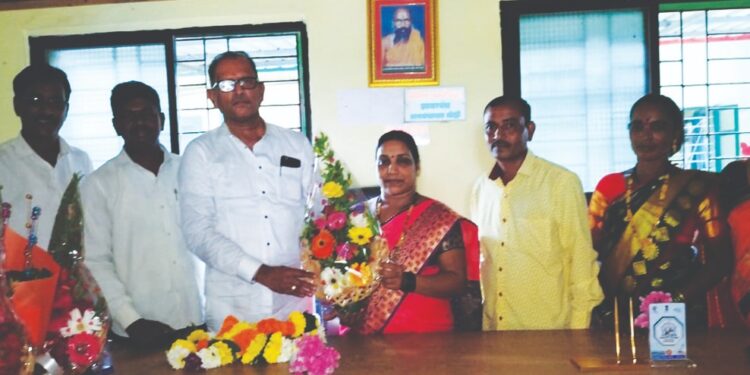 बोर्झेच्या सरपंचपदी मयुरी ठाकूर बिनविरोध