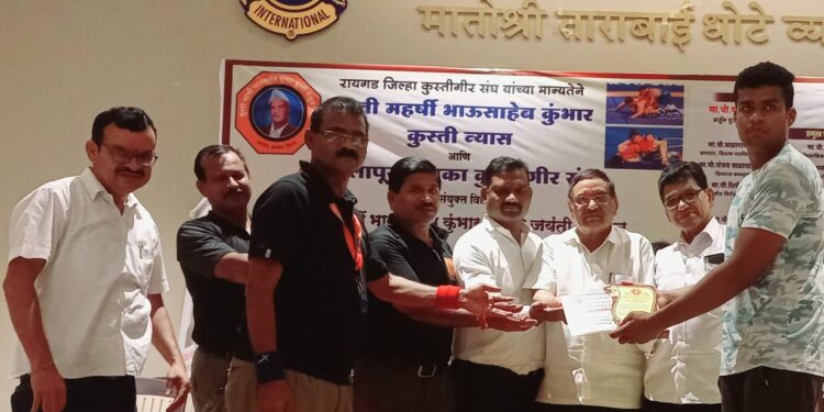 खोपोलीत जिल्हास्तरीय कुस्ती स्पर्धाना प्रतिसाद