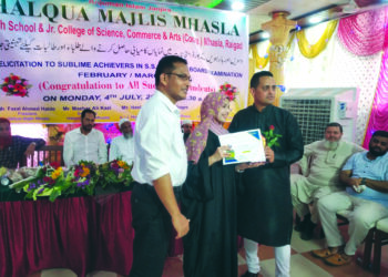 सत्कारामुळे विद्यार्थ्यांचे मनोबल वाढविण्यास मदत