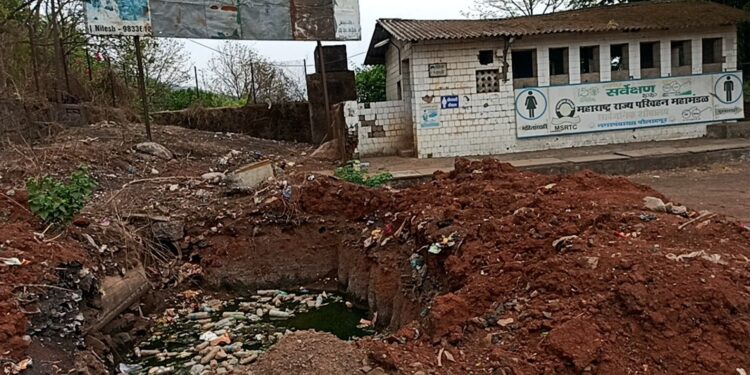 पोलादपूर : नवे स्वच्छतागृह सांडपाण्याच्या खड्डयावर