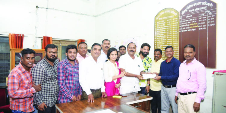 अ‍ॅड. प्रविण ठाकूर यांची लाखमोलाची मदत