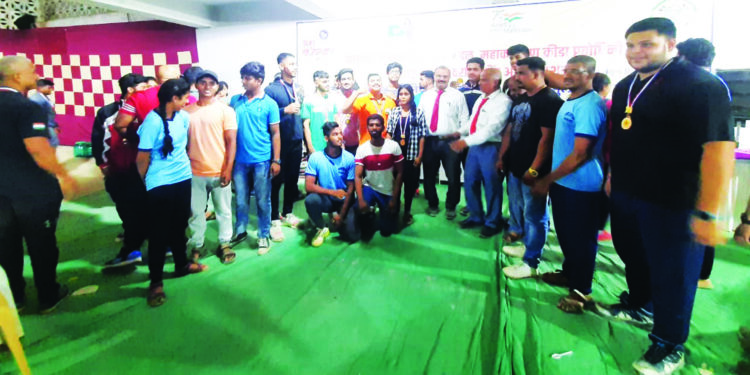 राज्य पॉवरलिफ्टींग स्पर्धेत जिल्हा संघाला १३ पदके