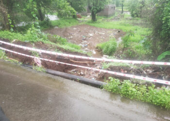 पावसामुळे उडदवणे रस्त्याचे नुकसान