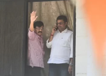 ब्रेकिंग: संजय राऊत अखेर ईडीच्या ताब्यात