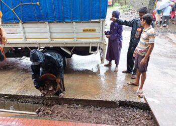 तळा बाजारपेठेतील रस्त्याच्या कामास सुरुवात