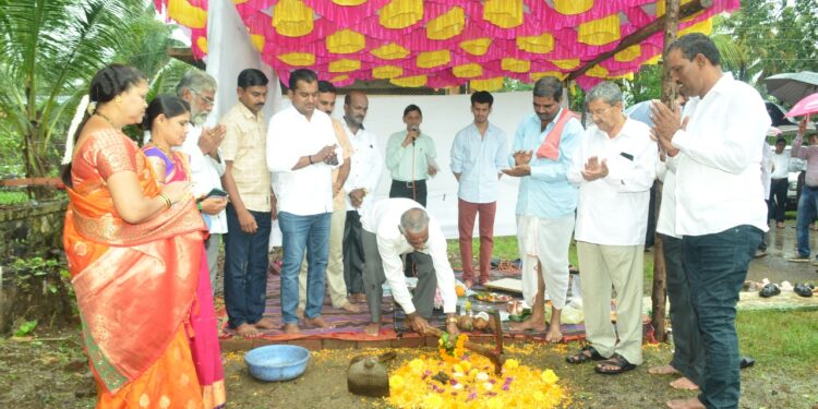 आमदार जयंत पाटील यांच्या वाढदिवसाचे औचित्य साधत तलाठी कार्यालयाच्या नियोजीत वास्तूचा भुमीपुजन सोहळा