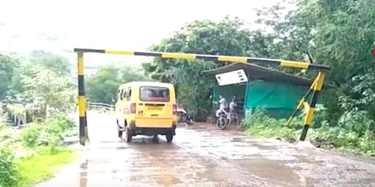 महाडमधील गांधारी पुल वाहतुकीसाठी बंद