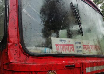 ताम्हाणी घाटात एसटीवर दरड कोसळली