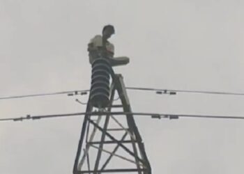 बायको नांदायला येत नाही म्हणून पठ्ठ्याने काय केले पहा…