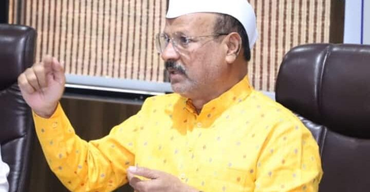 शिंदे गट कॉंग्रेसच्या माजी मंत्र्यांच्या भेटीला