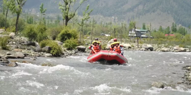 पर्यटकांचा हिरमोड! कुंडलिका नदीवरील राफ्टिंग बंद