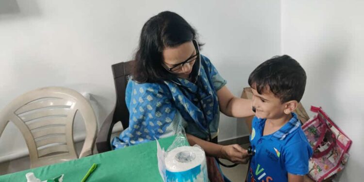 आजिवली केंद्रात बालकांची तपासणी