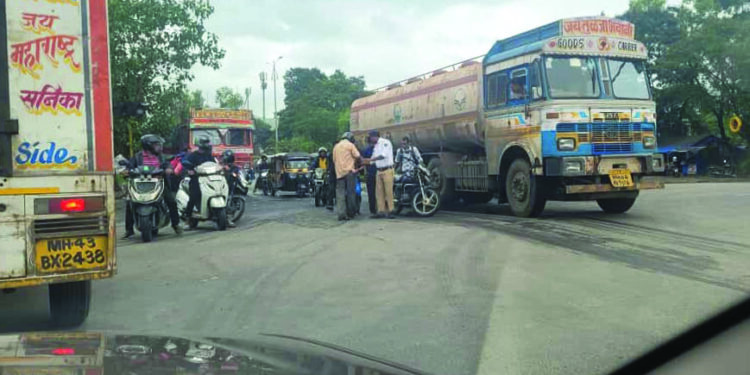 पोलिसांच्या सतर्कमुळे दाम्पत्याला जीवदान