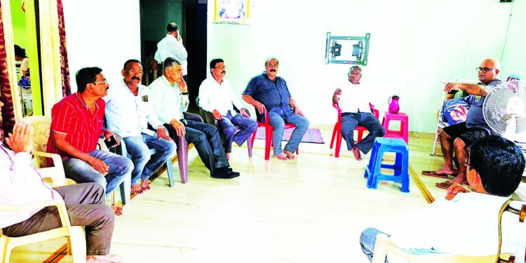 आ. जयंत पाटील यांच्याकडून घरत कुटुंबियांचे सांत्वन