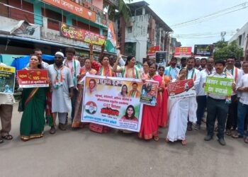 महागाईविरोधात काँग्रेस आक्रमक;भाजप कार्यालयासमोर निदर्शने