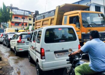 गणेशभक्तांना वाहतूक कोंडीचे विघ्न