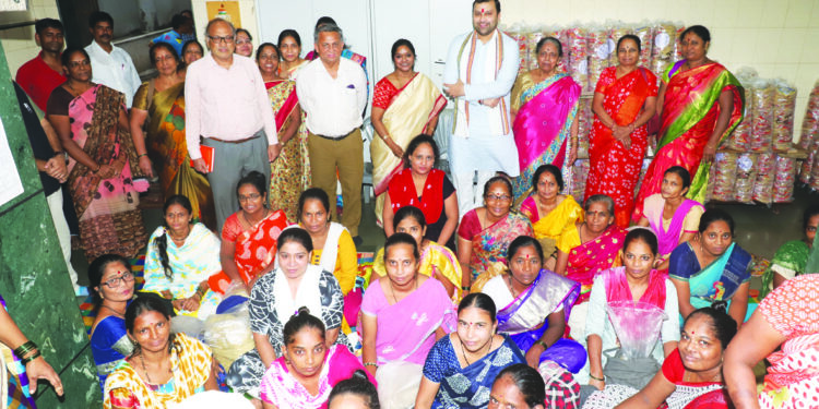 लिज्जतच्या प्रगतीसाठी कटिबद्ध