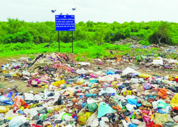 सूचना फलकाच्या खालीच कचरा; सिडकोच्या आदेशाला केराची टोपली