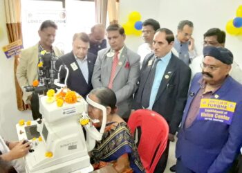 नेत्रतपासणी मशीनचे उद्घाटन