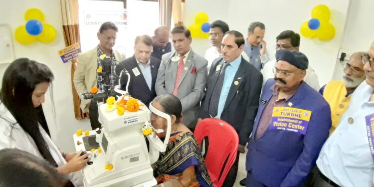 नेत्रतपासणी मशीनचे उद्घाटन
