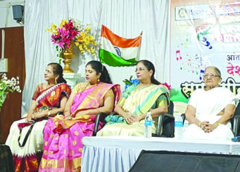 महाडमध्ये समूह गीत गायन स्पर्धा