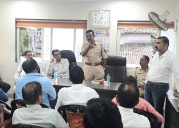 ‘गणेशोत्सव उत्साहात साजरा करा’