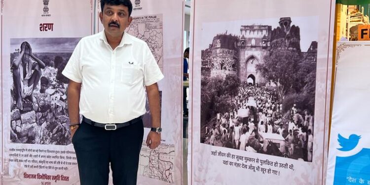 फाळणी वेदना स्मृतिदिन प्रदर्शनास जिल्हाधिकार्‍यांची भेट