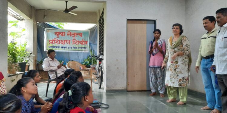 शाळाबाह्य विद्यार्थ्यांना शिक्षणाचे महत्त्व पटवून सांगणार