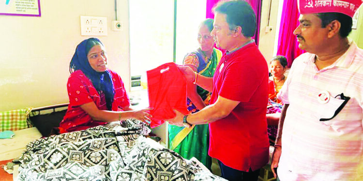 वर्धापनदिनी शेकापची सामाजिक बांधिलकी