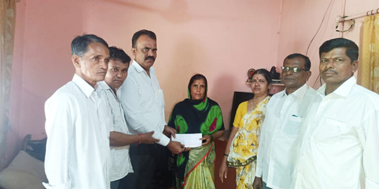 शिवधन पतसंस्थेकडून आर्थिक मदत