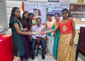 एसओएस सोगाव विद्यार्थिनींनी डॉ. किरण पाटील यांना बांधली राखी