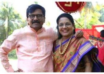 वर्षा राऊत ईडी कार्यालयात दाखल