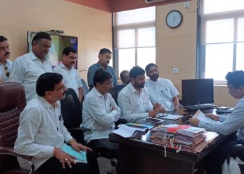 शिक्षण सचिवांची शिक्षक परिषदेला भेट