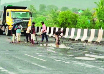 जनआक्रोशाने प्रशासनाला जाग