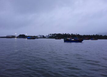 समुद्राला तुफान आलं या…