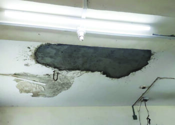 जिल्हा परिषदेच्या आरोग्य विभागात स्लॅब कोसळला