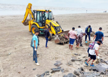 वरसोली किनारा झाला स्वच्छ