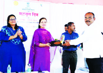 तलाठी अंकुश साळवेंचा सन्मान