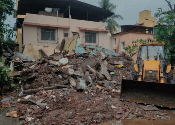 नवीन पनवेलमध्ये इमारतीचा भाग कोसळला