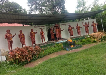 क्रांतीदिनानिमित्त हुतात्म्यांना मानवंदना