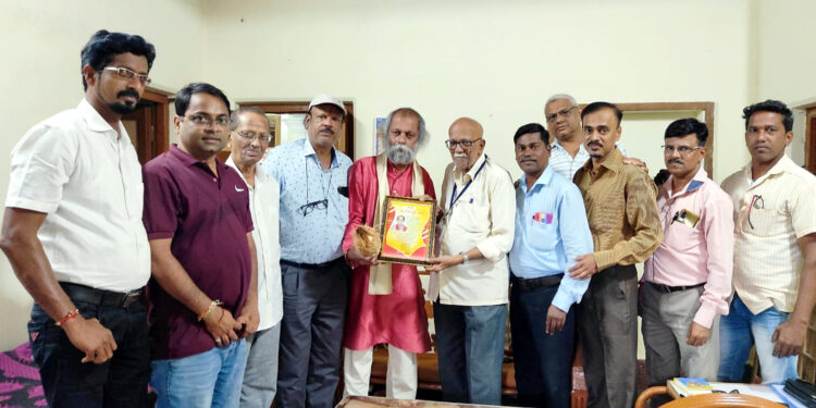 फोटोग्राफर दिनानिमित्त दादा नाईक यांचा सन्मान