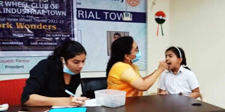 पनवेल इनरव्हीलतर्फे मूकबधीर मुलांची आरोग्य तपासणी