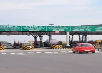 बाप्पा पावला! गणेशभक्तांचा टोल माफ झाला